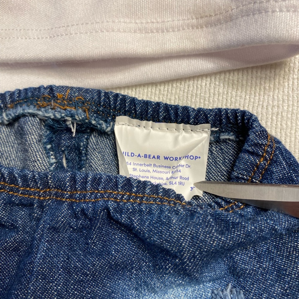 Build A Bear outfit. Includes distressed jeans, cute shirt, and rollerskates. - Picture 6 of 11